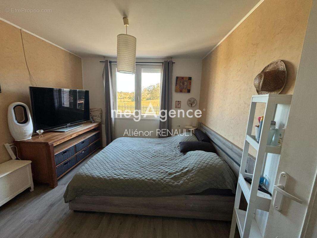 Maison à SAINTE-FOY-DE-LONGAS