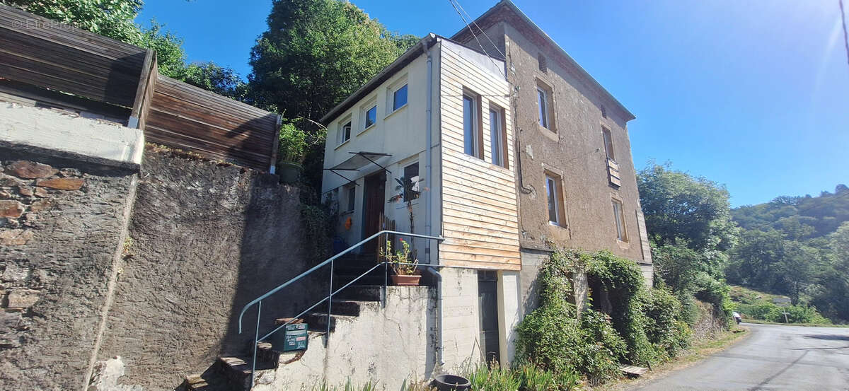 Maison de caractère de type 2-3 avec cour et petit jardin - photo 5