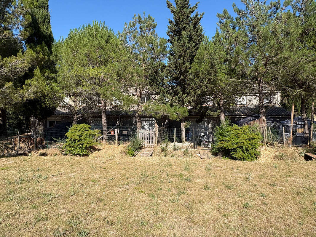 Batisse immobilière de 5 logements T4 avec jardin - idéal investisseur - photo 5