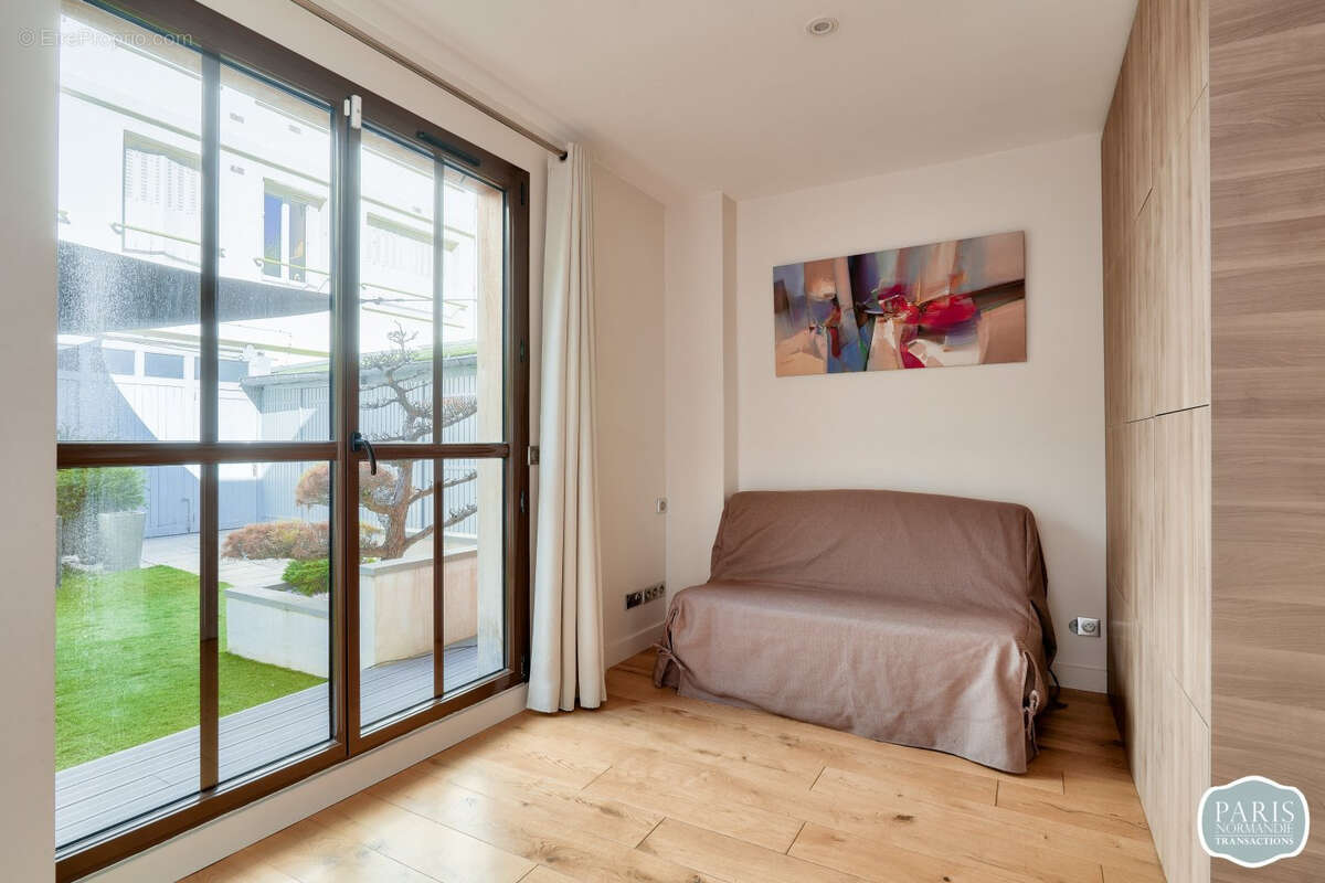 Maison à COURBEVOIE