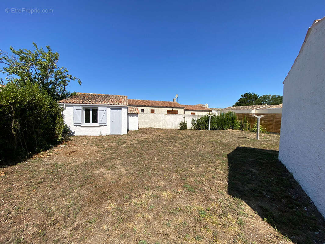 À 400 m de la plage - Maison de charme sur 1 000 m² de terrain - photo 3