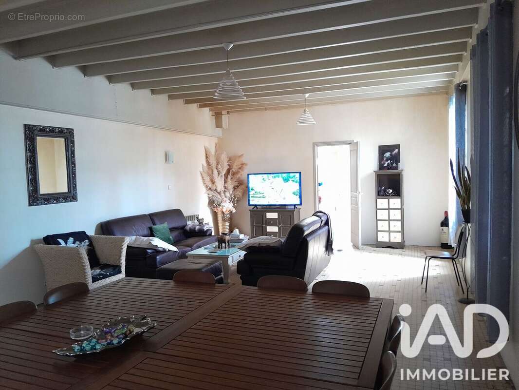 Maison 294 m² à Les Eglisottes-Et-Chalaures  - photo 7