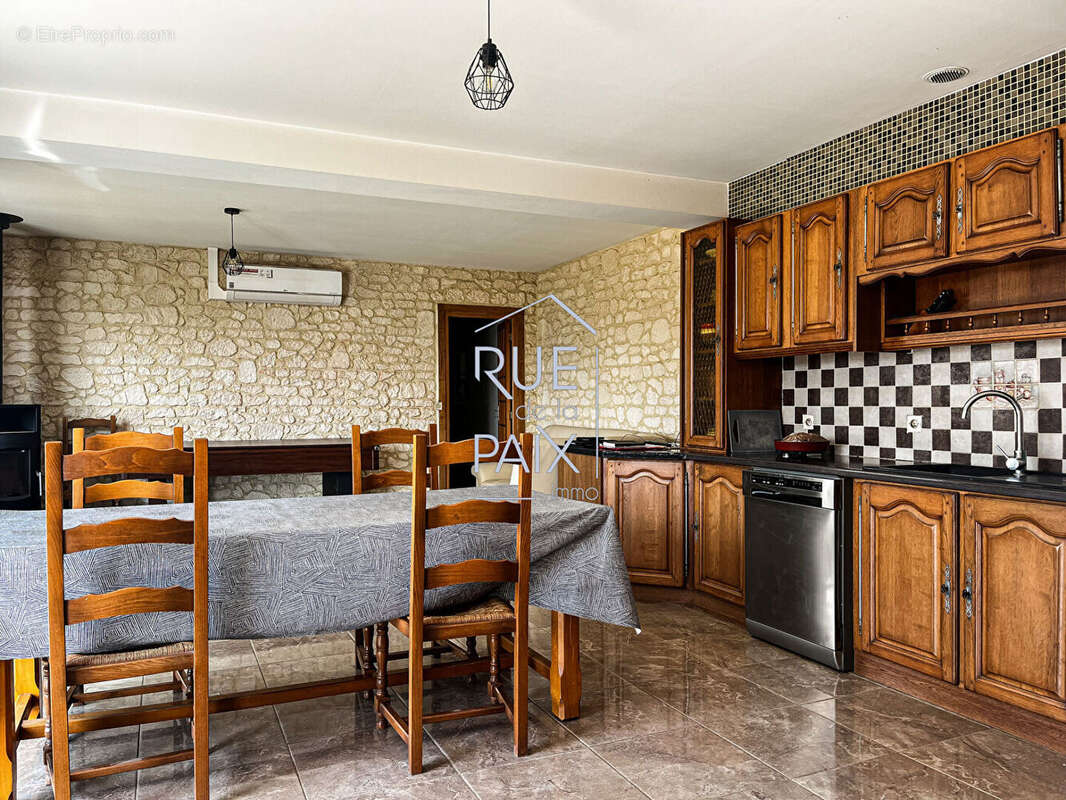 Maison à VENDEUVRE-DU-POITOU