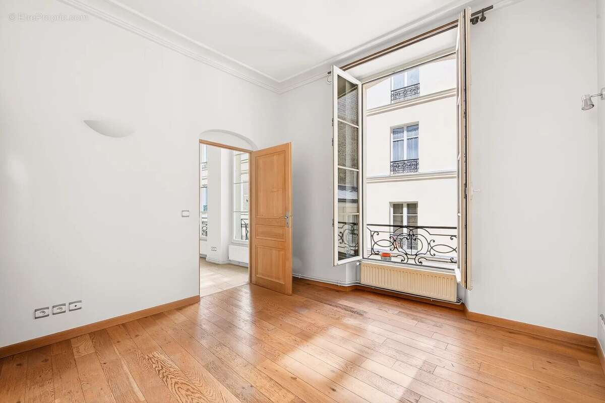 Appartement à PARIS-3E