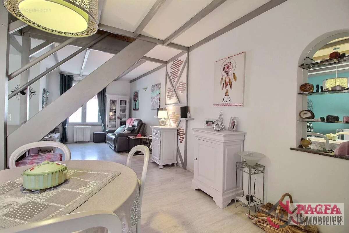 CASTRES : Maison de ville avec extérieur et parking - photo 9