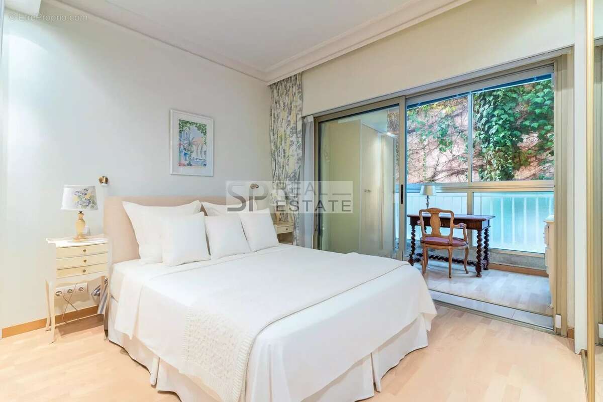 Appartement à VALLAURIS