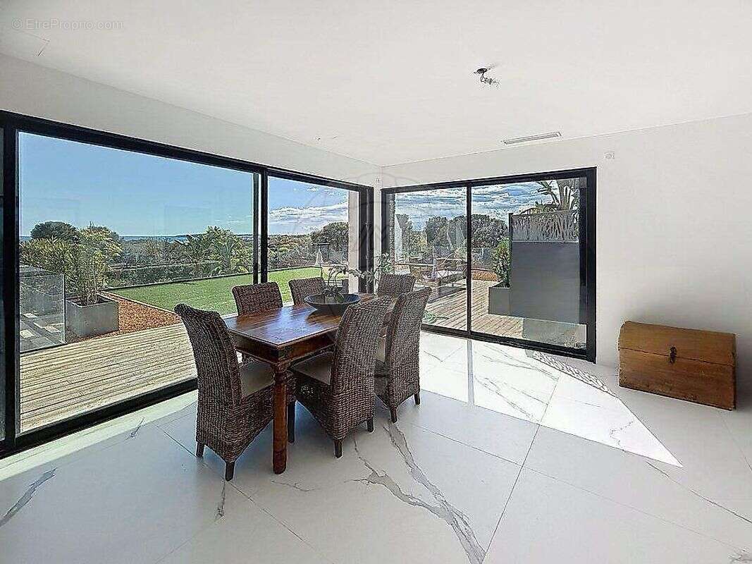 Appartement à VILLENEUVE-LOUBET