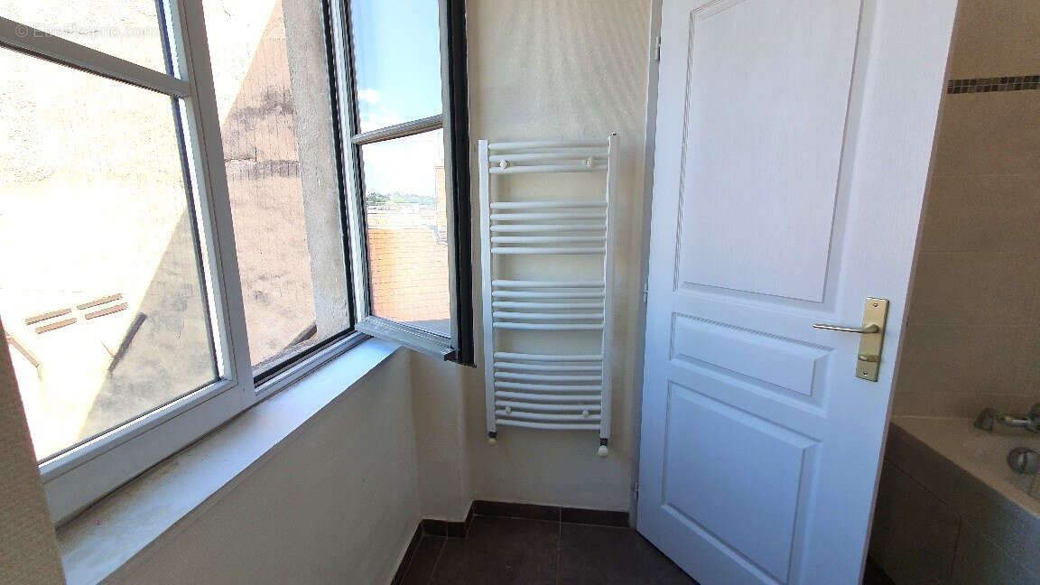 Appartement T3 traversant de 85,39 m2 avec vue exceptionnelle sur la Saône 69009 Lyon - photo 12