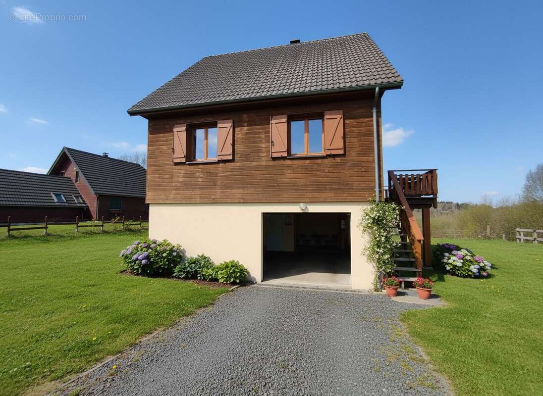 Maison à SAINT-GENES-CHAMPESPE