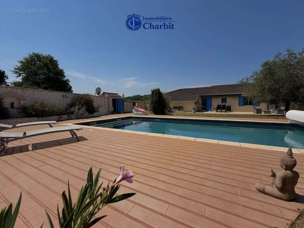 Maison avec piscine et double garage - photo 6
