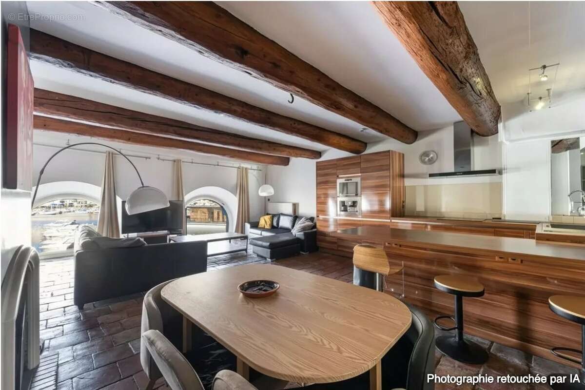 Appartement à MARSEILLE-1E
