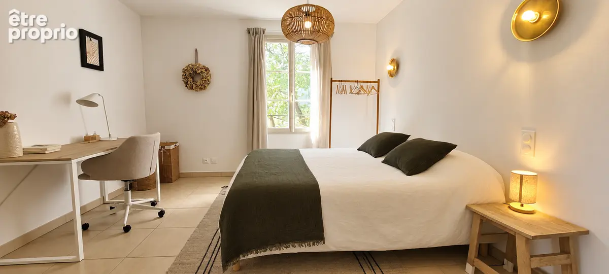 Villa type bastide  vendue meublée, Sh 192m² , terrain de 1150m² , piscine. - photo 11