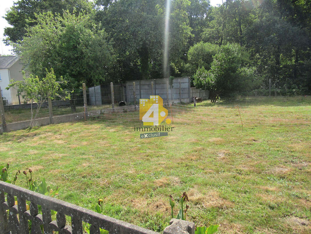 Terrain à LA CHAPELLE-DES-MARAIS