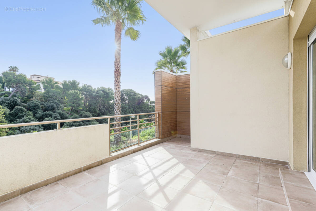 Appartement à SAINT-LAURENT-DU-VAR