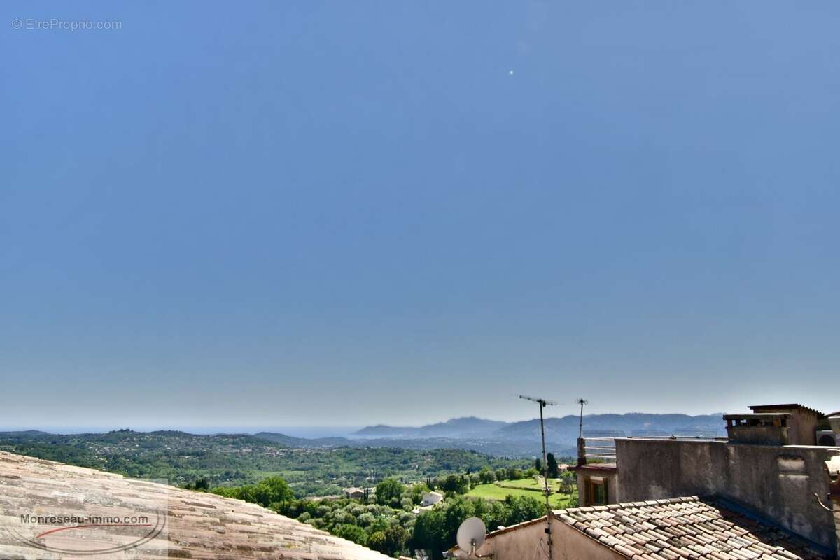 Maison à CHATEAUNEUF-GRASSE