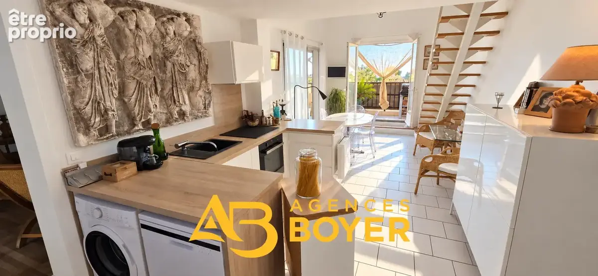 Sanary-sur-mer   t3 duplex atypique de près de 100 m2 au sol, terrasses et vue mer sur bandol et bendor - photo 2