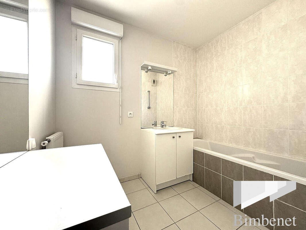Appartement 75 m² à Saint-Jean-De-La-Ruelle  - photo 5