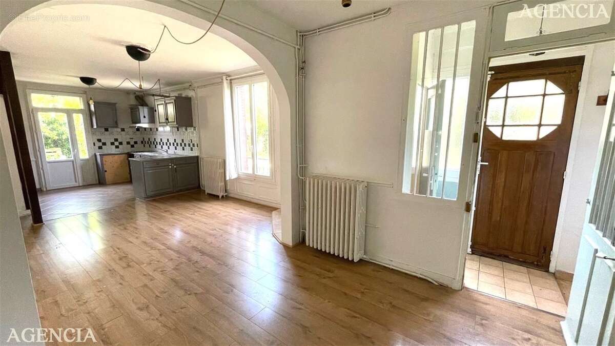 Appartement à PONTAULT-COMBAULT