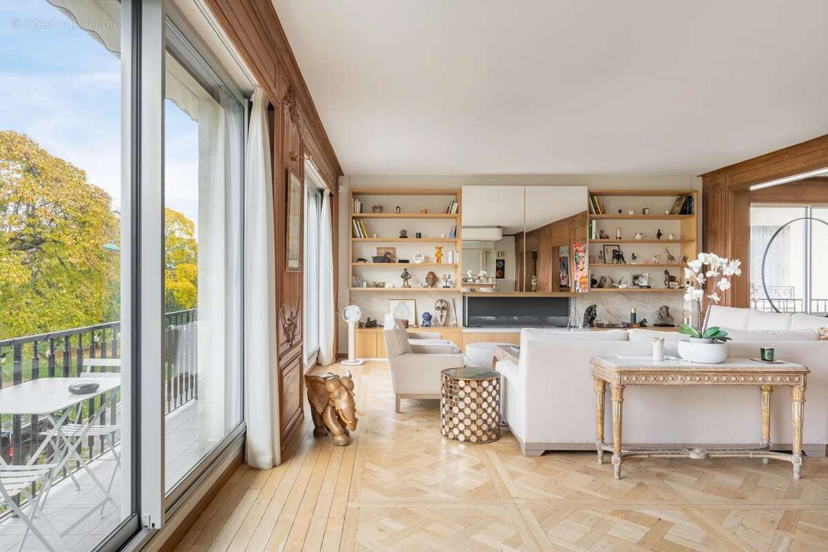 Appartement à PARIS-16E