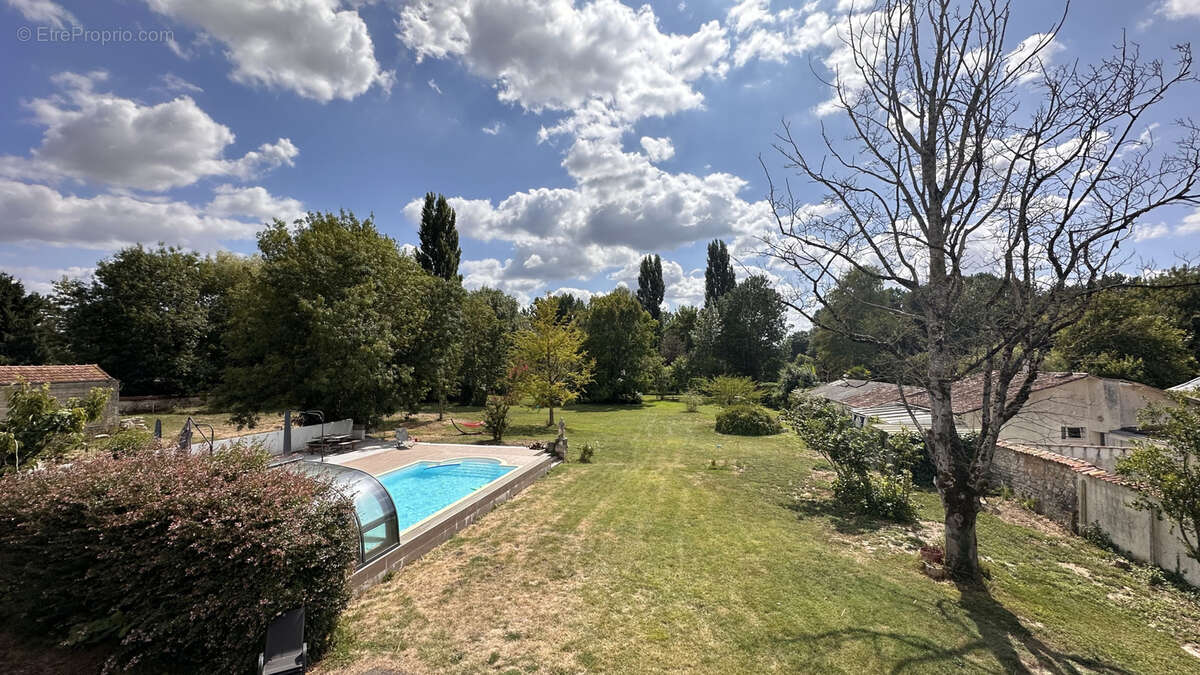 Maison à SAINT-JEAN-D'ANGELY