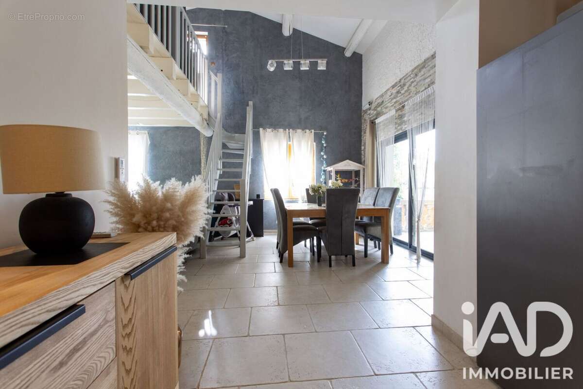 Maison 147 m² à Rochefort-Du-Gard  - photo 4