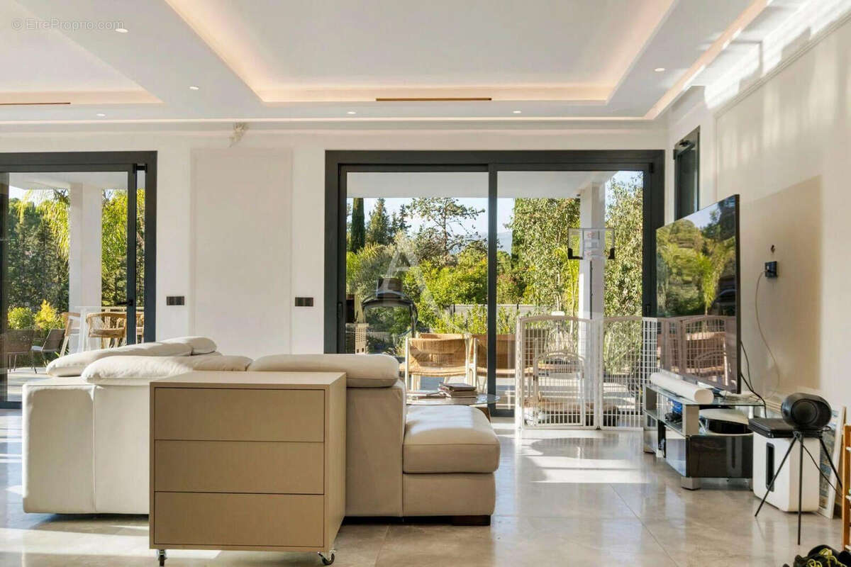 Maison à VALBONNE