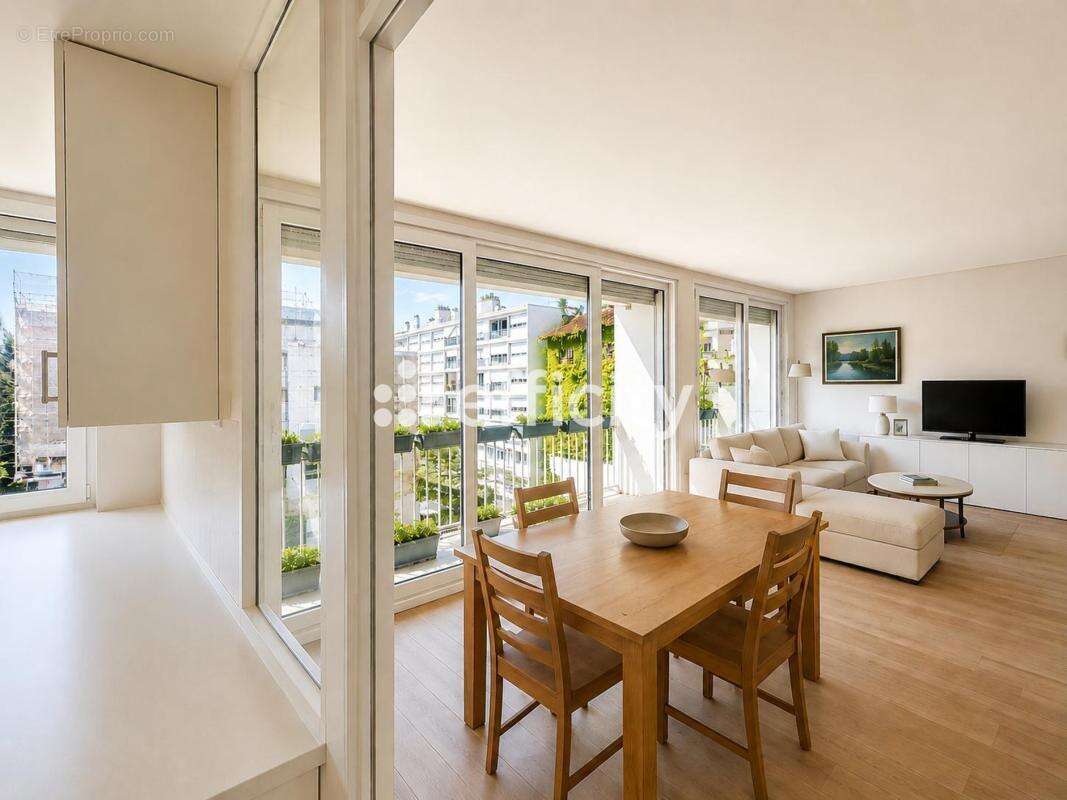 Appartement à NEUILLY-SUR-SEINE