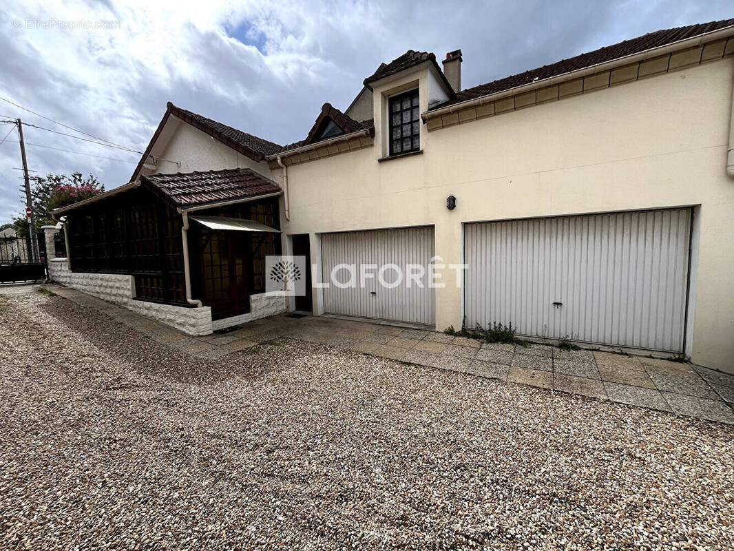 Maison à LES MUREAUX