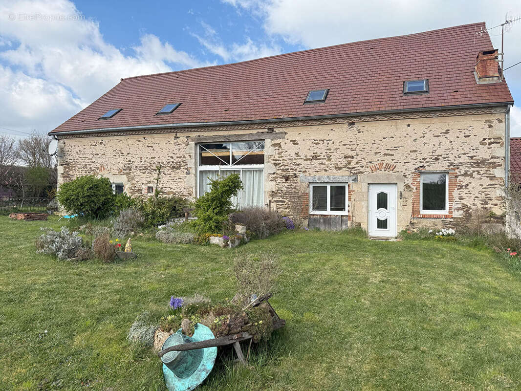 Maison à BELLENAVES