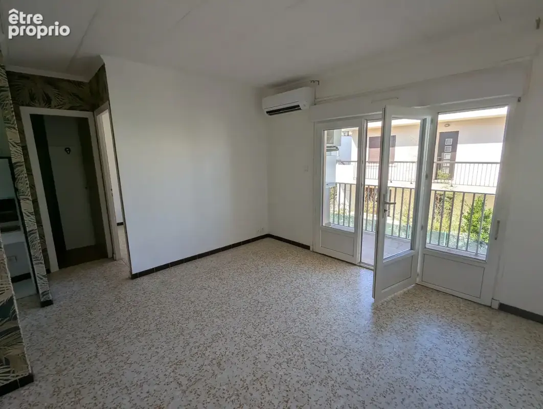 Appartement à rénover avec beau potentiel, quartier calme proche des plages - photo 7