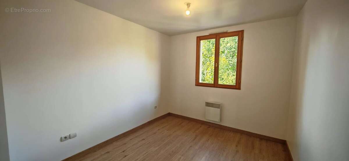 Appartement à PONT-SAINTE-MARIE