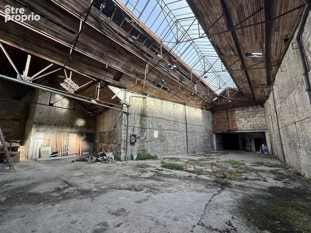 Niort   centre-ville   bâtiment à rénover entièrement   290 m2 au sol - photo 3