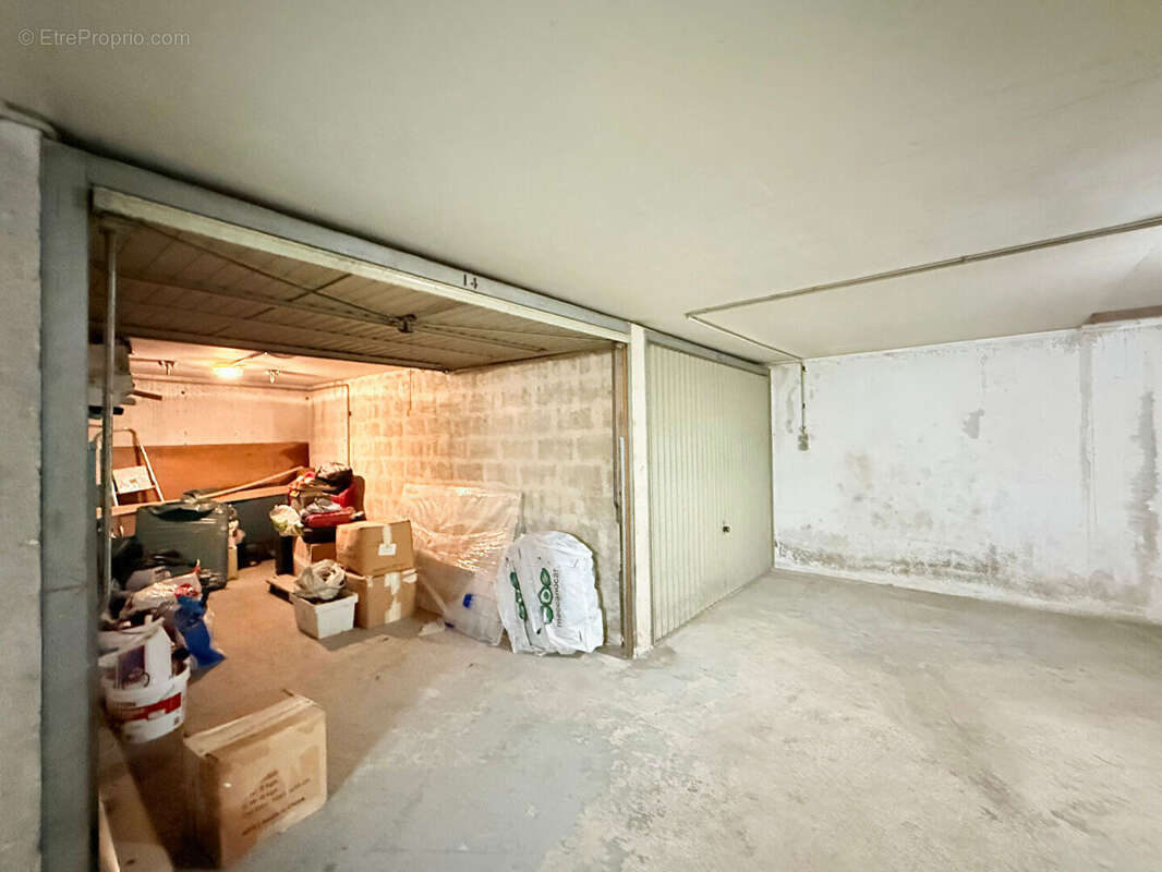 Parking à ROQUEBRUNE-CAP-MARTIN