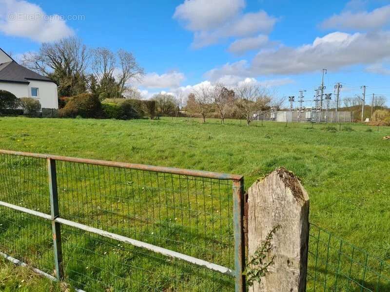 Terrain à LA MEAUGON
