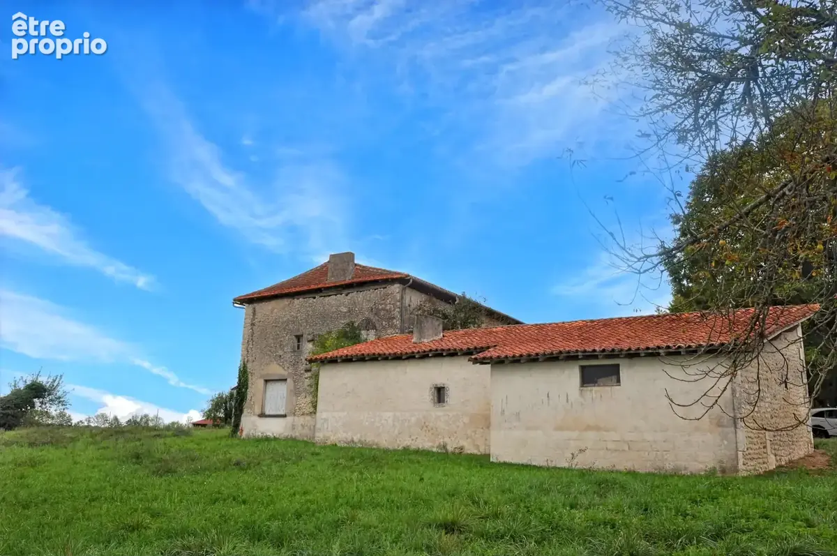 Maison de campagne de 80 m² à restaurer sur un terrain d’environ 1,30 h - photo 6