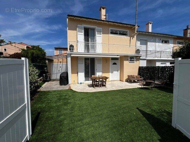 Maison à VALLAURIS