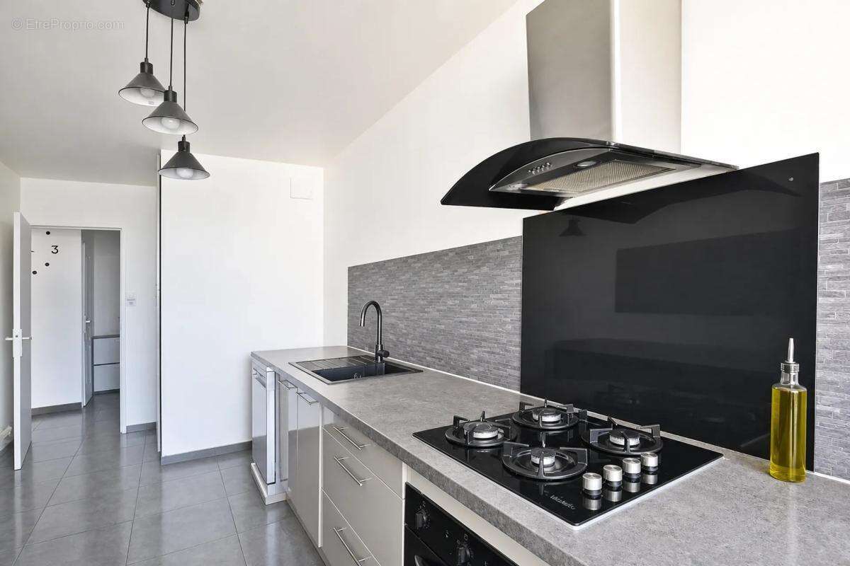 Appartement 4 pièces de 72 m² vendu loué - photo 3