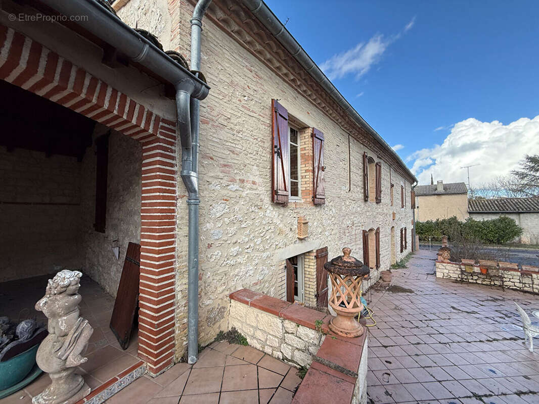 Maison à CAHUZAC-SUR-VERE