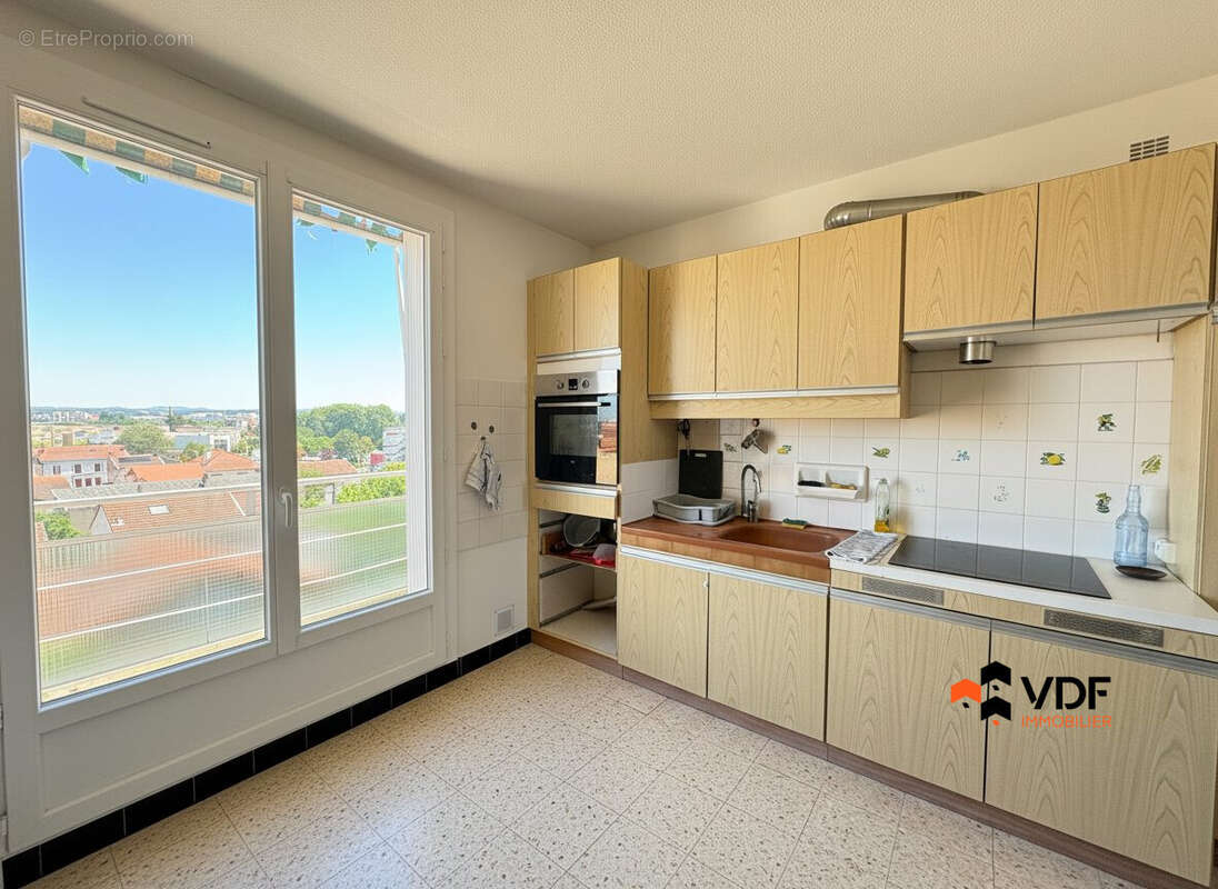 Appartement 61 m² à Riorges  - photo 4