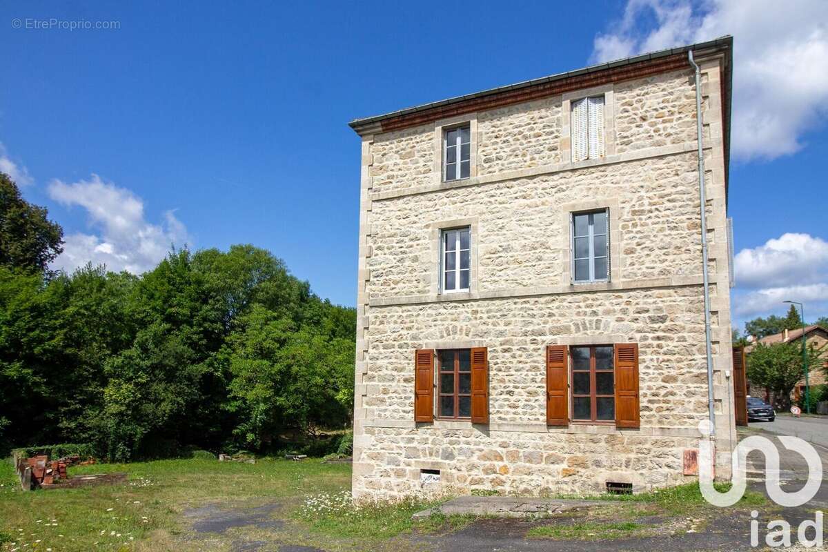 Maison 260 m² à Vertolaye  - photo 4