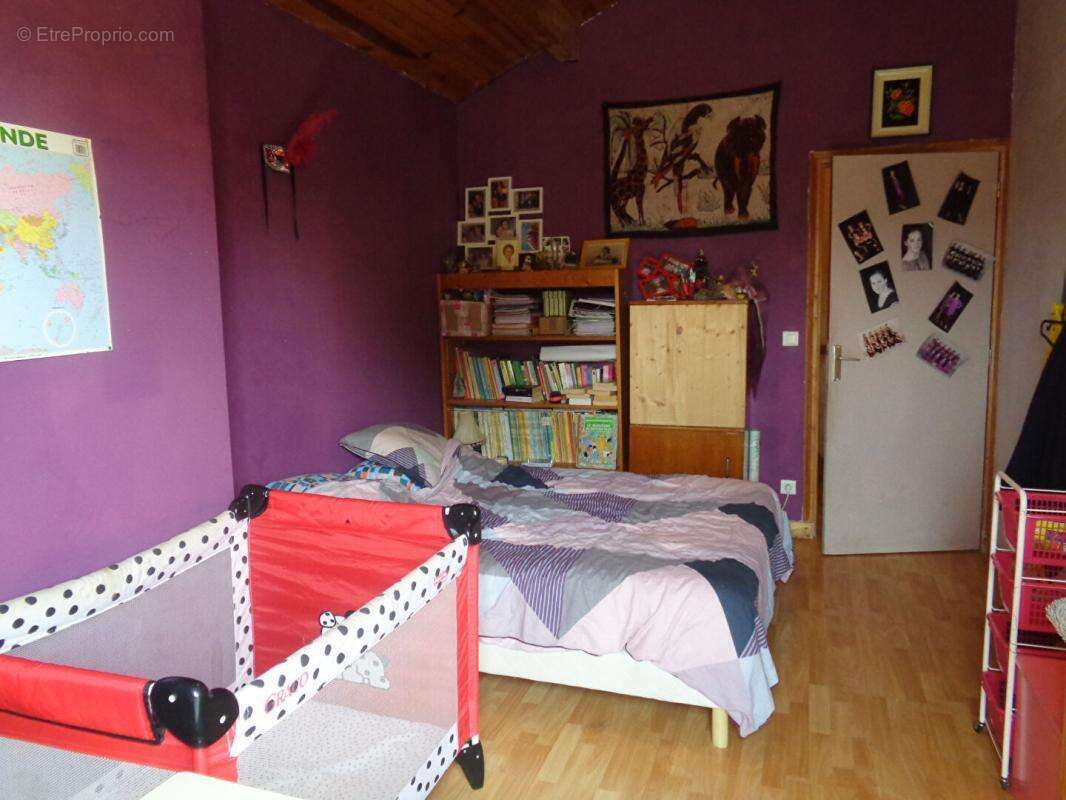 Coubon(43), maison de 240 m2 habitables, 4 chambres sur 1440 m2 de terrain - photo 10