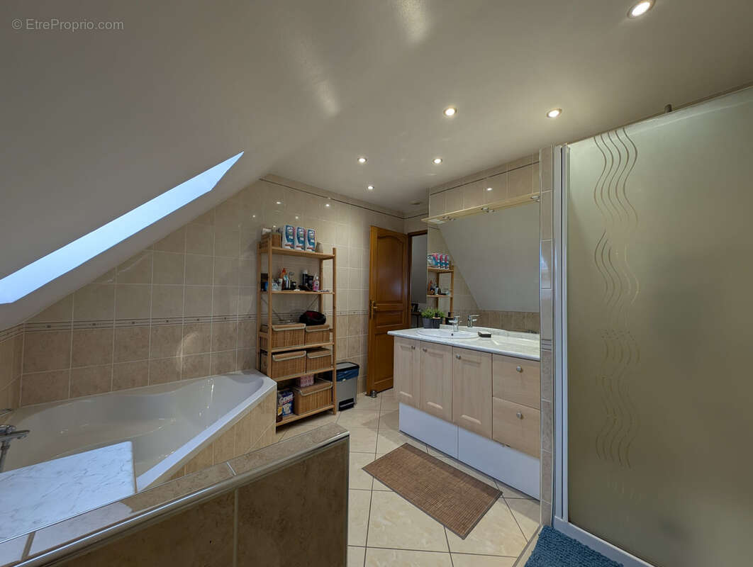 Maison à SAINTE-GENEVIEVE-DES-BOIS