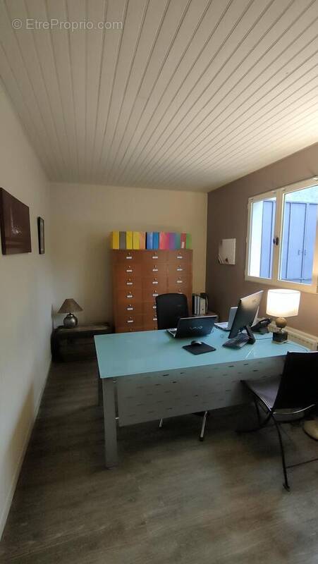 Commerce à VAUHALLAN