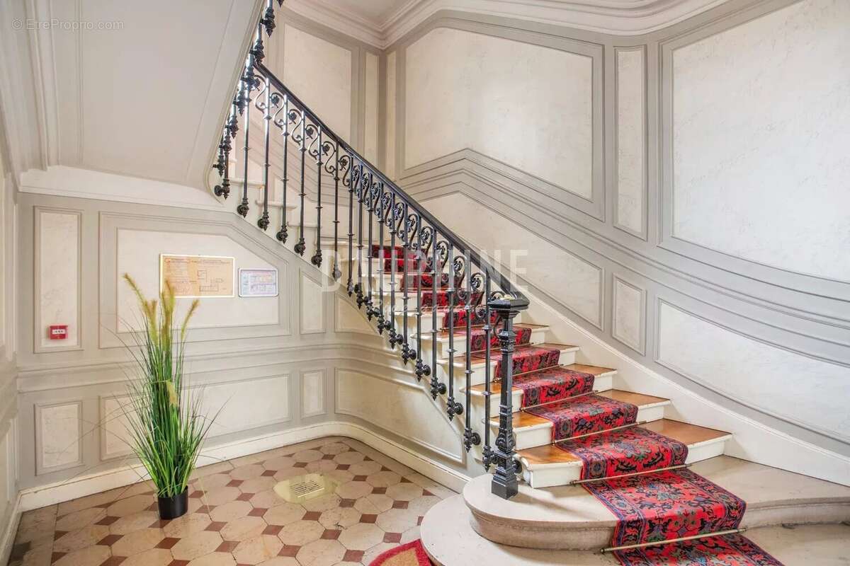 Appartement à PARIS-14E