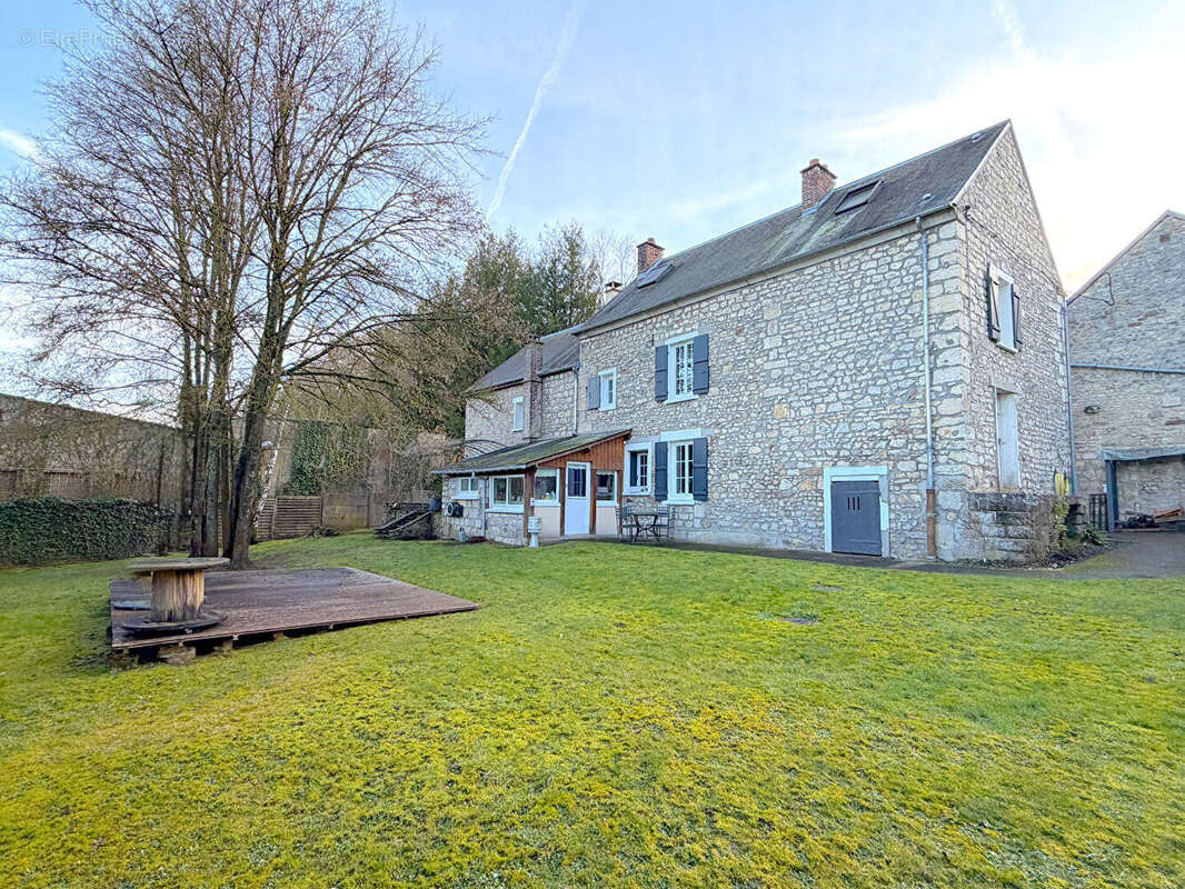 Maison à VALLANGOUJARD
