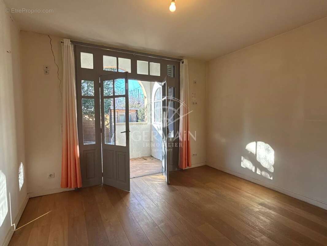 Maison à L'ISLE-SUR-LA-SORGUE