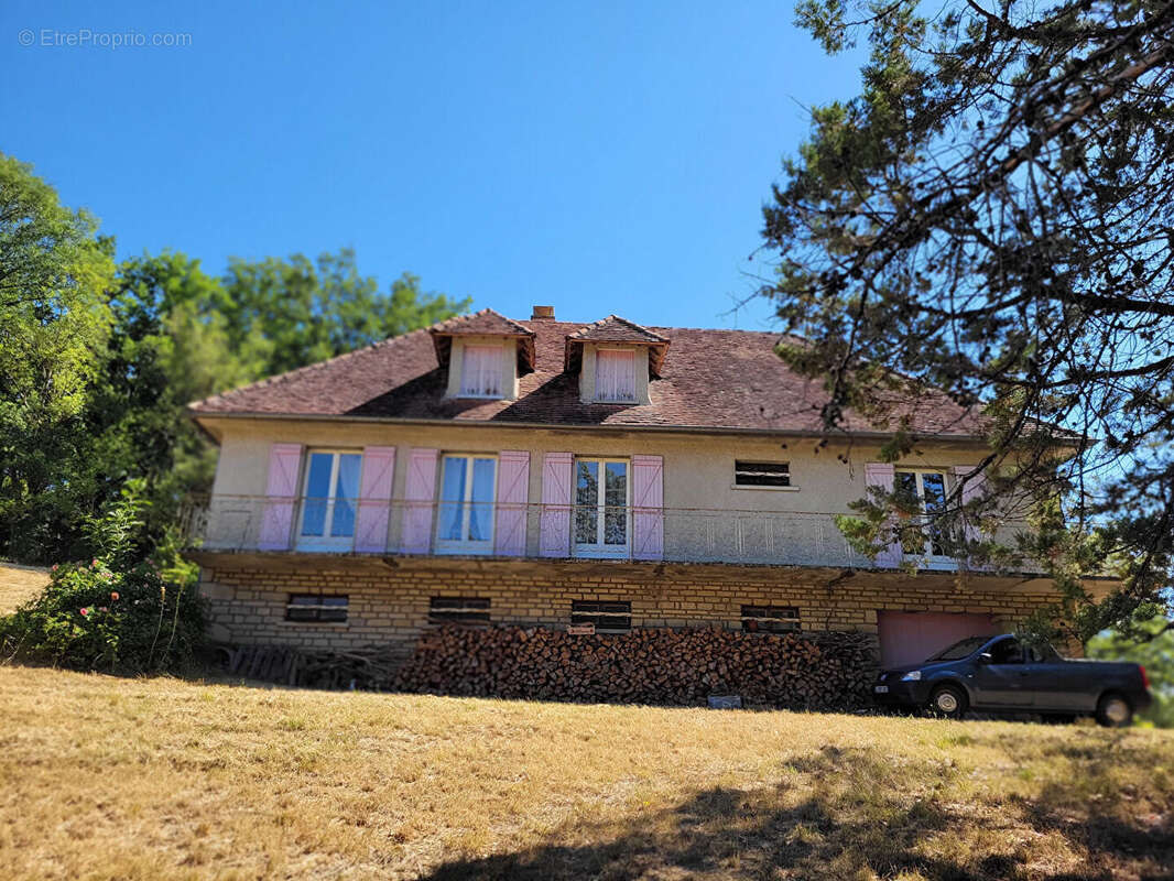 Grande maison familialle  avec dépendances et 2ha du terrain. - photo 13