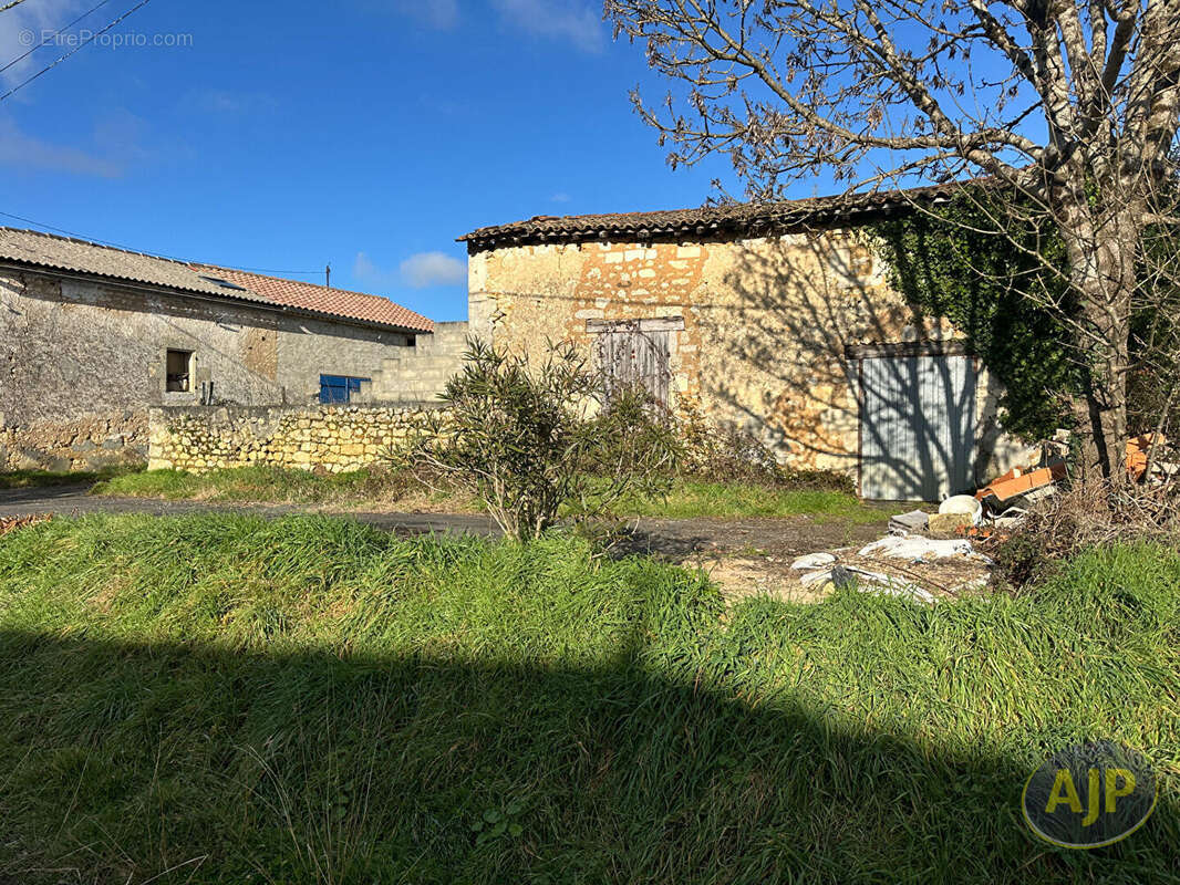 Autre à SAINT-SORLIN-DE-CONAC