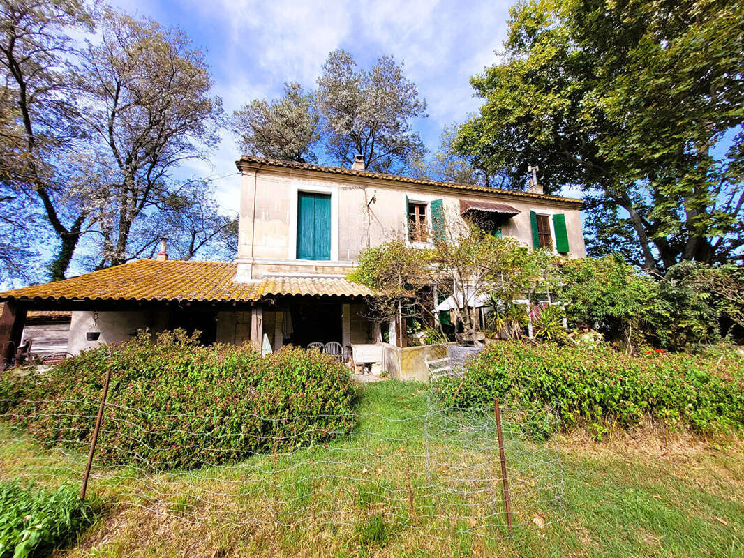 Maison à FONTVIEILLE