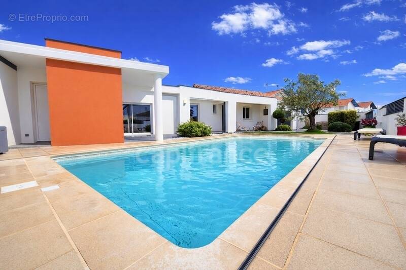 Maison à SAINT-GEORGES-DE-DIDONNE